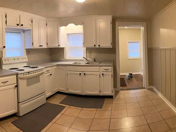 3rd image of 501 E Eliza St