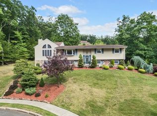 24 Arrowhead Rd, Oakland, NJ 07436