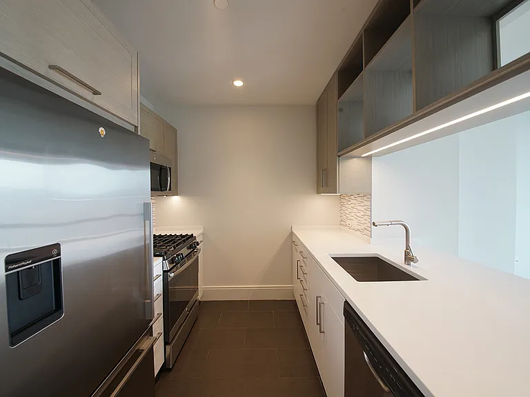 555 10th Ave #39M — Photo 5