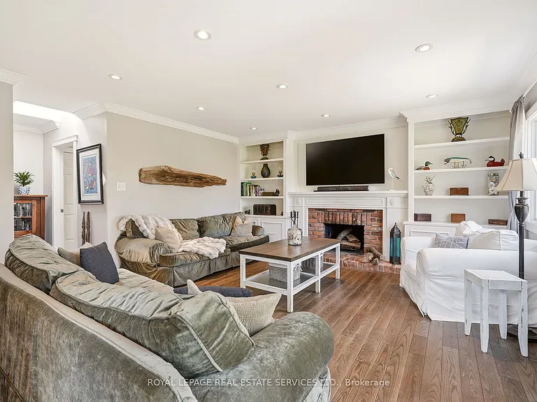 145 Suffolk Ave — Photo 17