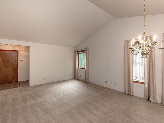 2nd image of 275 Laverne Dr