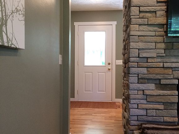 5th image of 698 Aster Ave