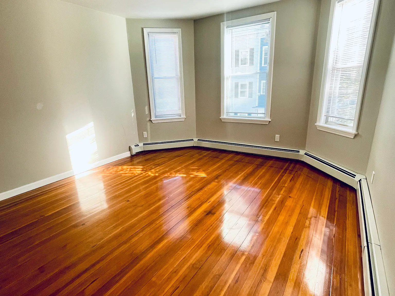 2 bed, 1200 sqft, $3,400 — Photo 2