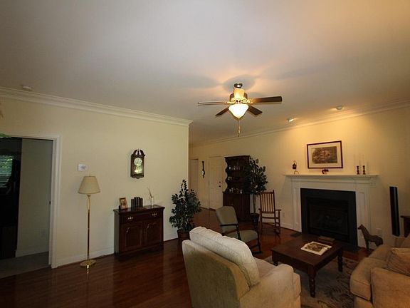 3rd image of 6108 N Church St