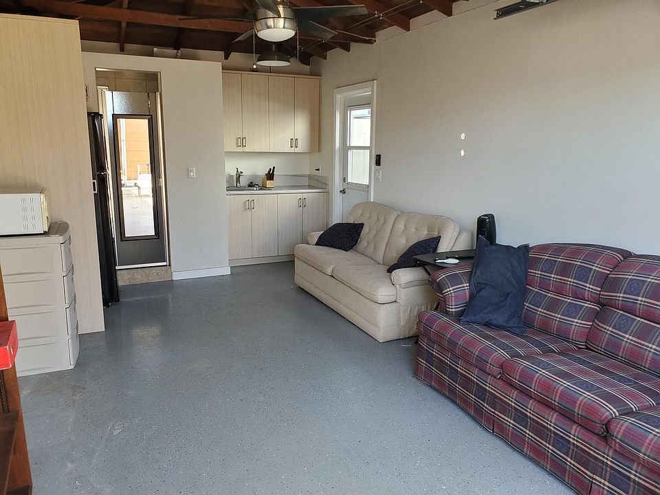1st image of 805 2nd St