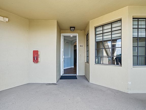 4th image of 220 Paseo Terrazza 401 St