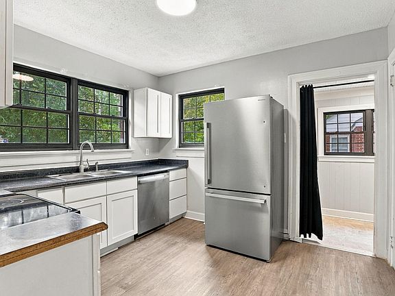 2nd image of 504 Rountree St W