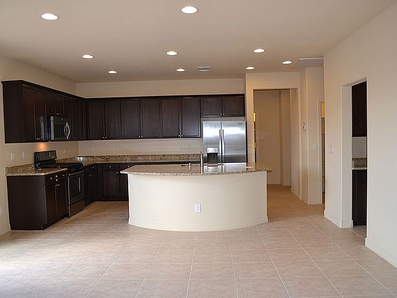 3rd image of 7475 Desert Wildflower St