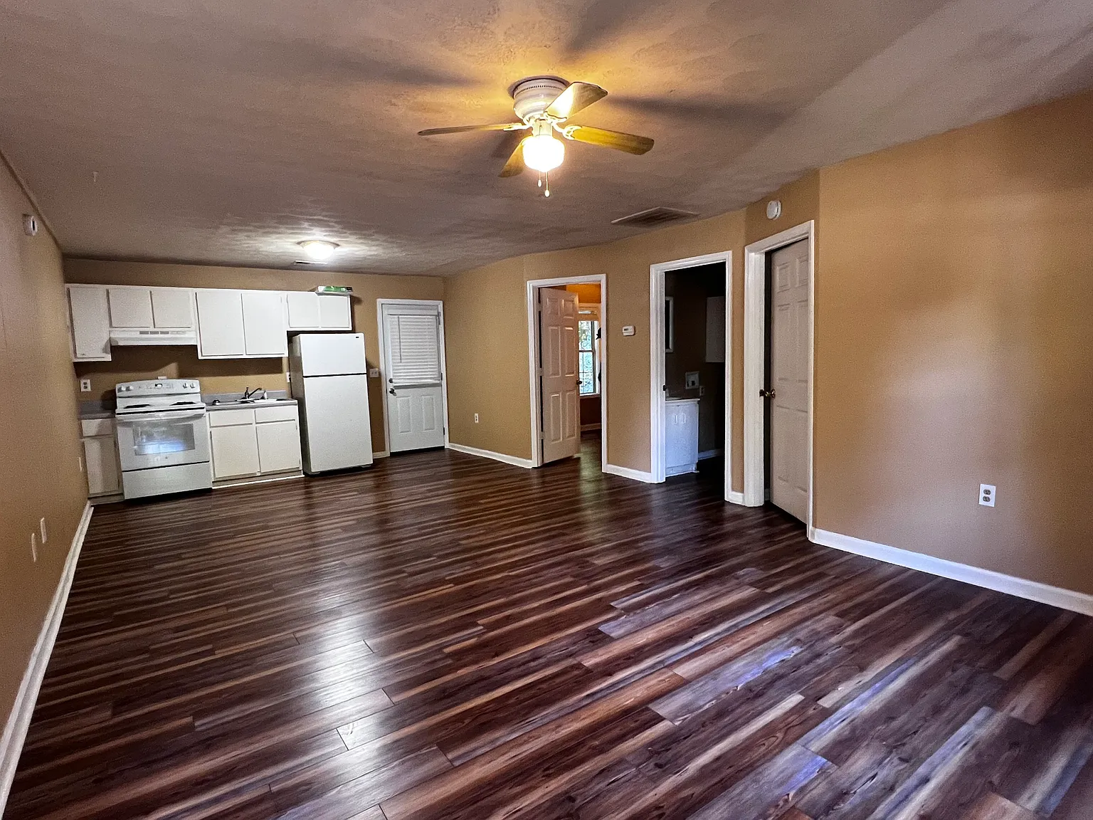 2 bed, 750 sqft, $850 — Photo 2