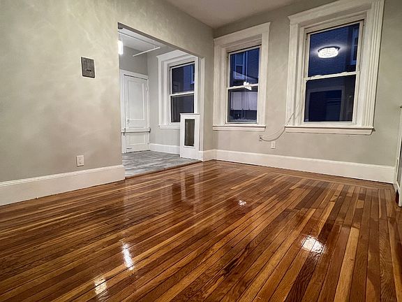 5th image of 1024 Commonwealth Ave #305