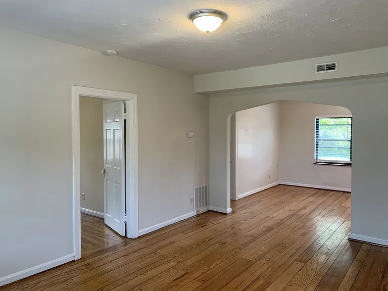 2919 Victoria Avenue — Photo 7