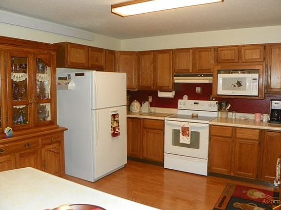 2nd image of 39 Glenshire Dr