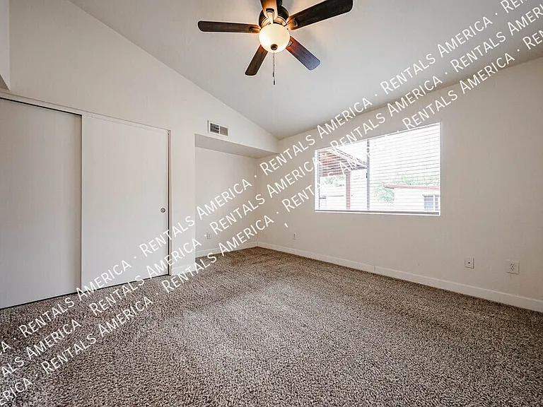 2842 E Irwin Ave — Photo 16