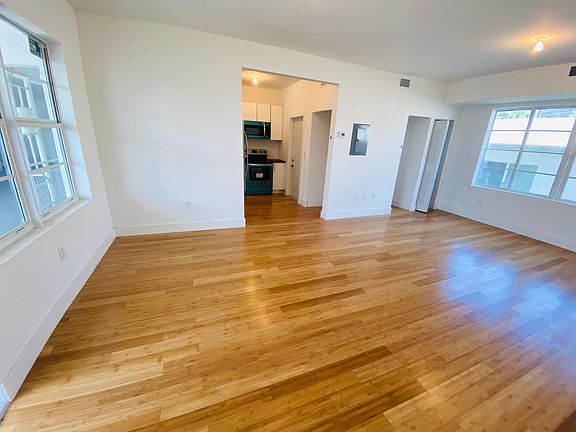 4th image of 962 Bay Dr #912
