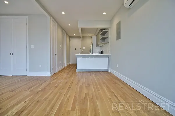 Rented by Real Street Inc | media 21