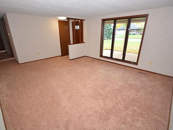 4th image of 1006 Poppy Dr
