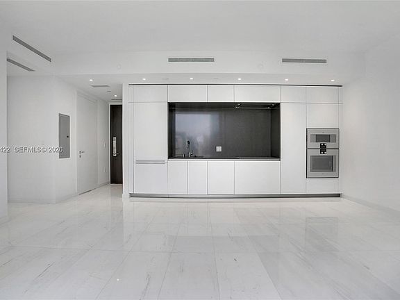 5th image of 300 Biscayne Boulevard Way #3108