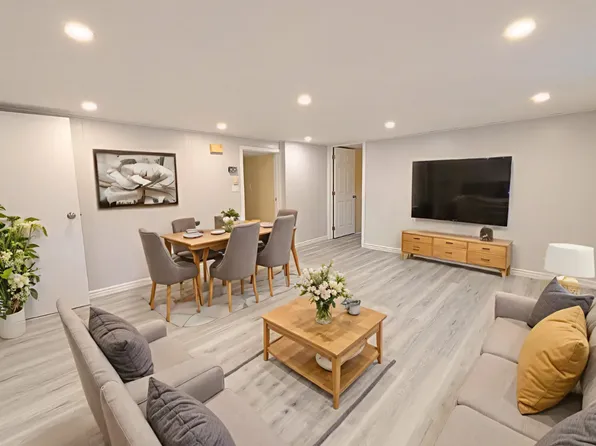 127 Westwood Cres #2, Welland, ON L3C 4R2