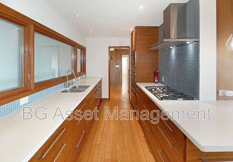 1411 Arlington Blvd — Photo 6