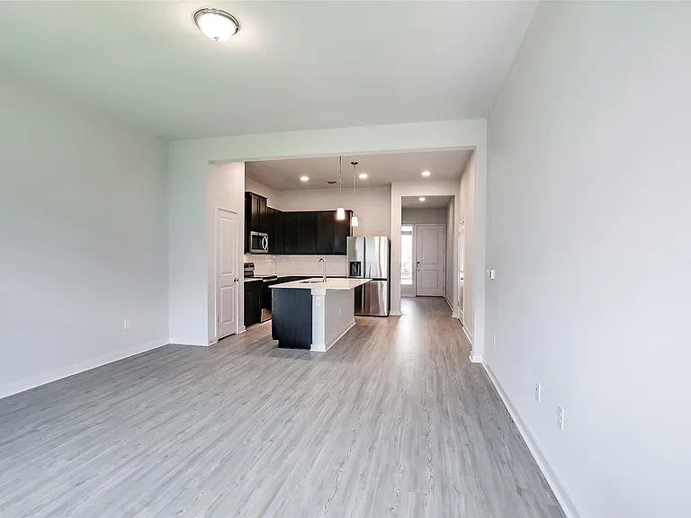 15107 Forum Ave — Photo 24