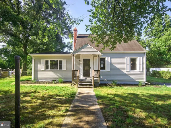 6705 Pine Grove Dr, Suitland, MD 20746