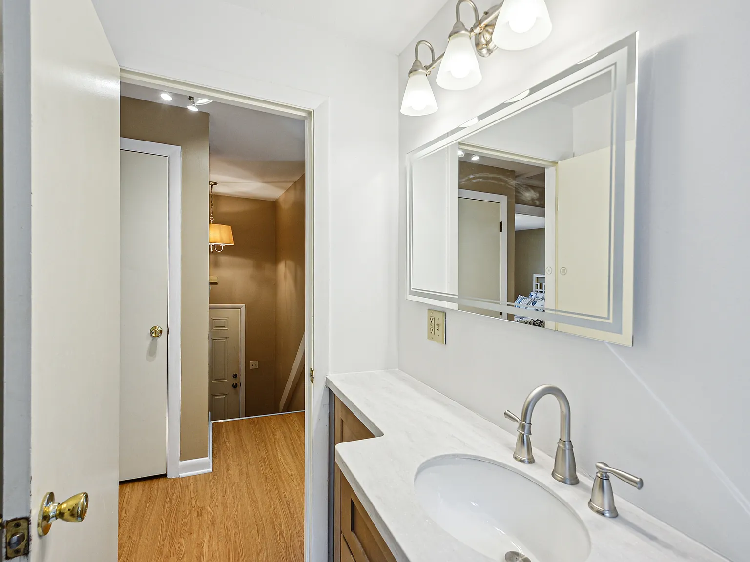 17 Clara Ln — Photo 1