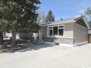 105 Assiniboia Ave, Assiniboia, SK S0H0B0