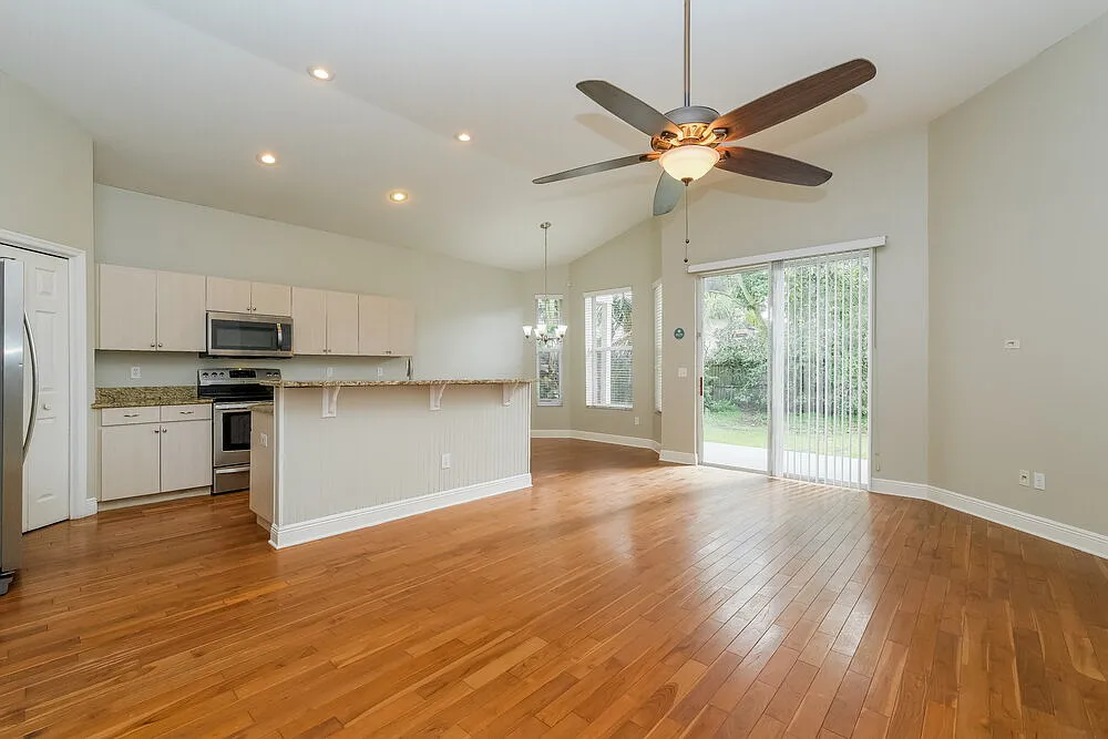 3 bed, 2.0 bath, 1585 sqft, $2,580 — Photo 4