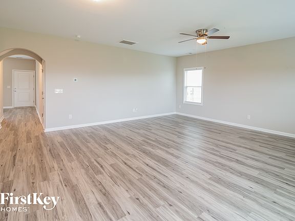 4th image of 146 Clydesdale Cir
