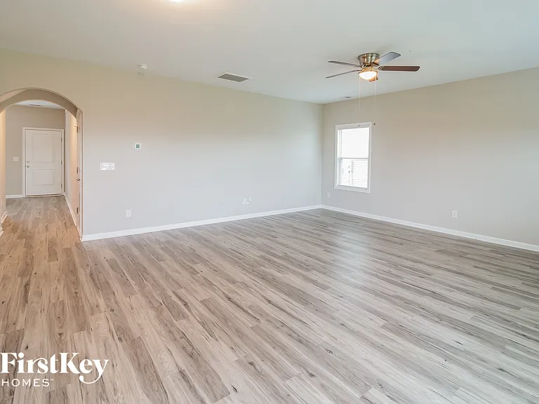 146 Clydesdale Cir — Photo 4