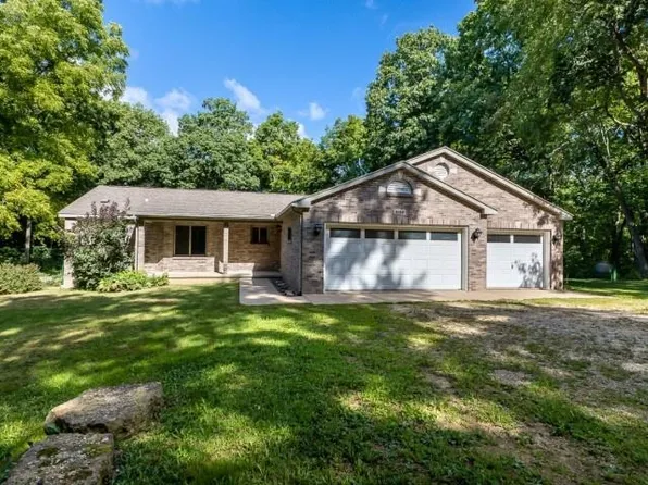 9988 S Derinda Rd, Elizabeth, IL 61028