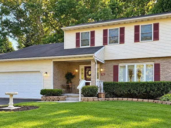 104 Old Coach Rd, Clifton Park, NY 12065