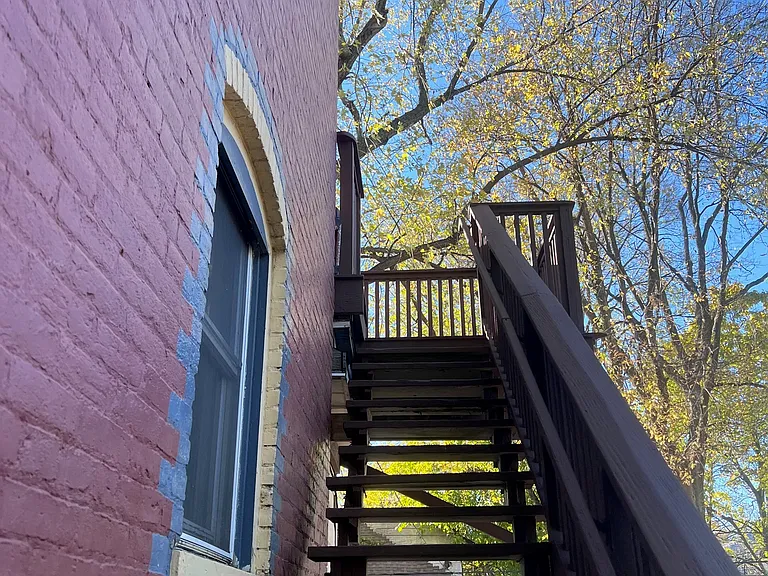 909 N 6th St — Photo 27