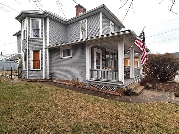 3rd image of 925 N Columbus St