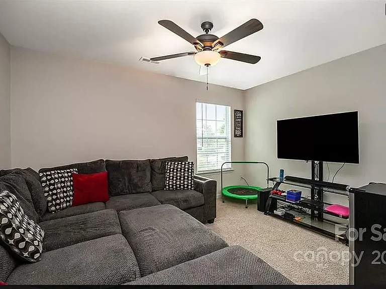 9807 Oak Barrel Ln — Photo 10