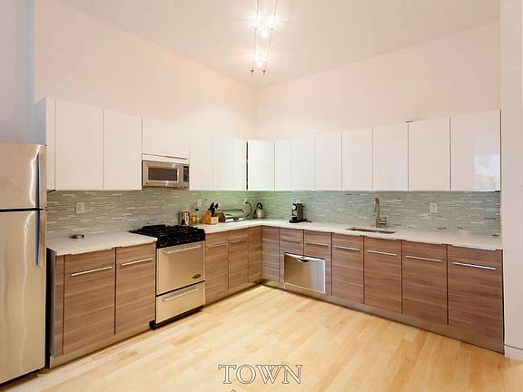 2nd image of 54 Morton St #3R