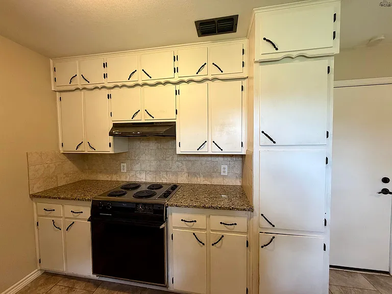 5201 Tower Dr — Photo 5
