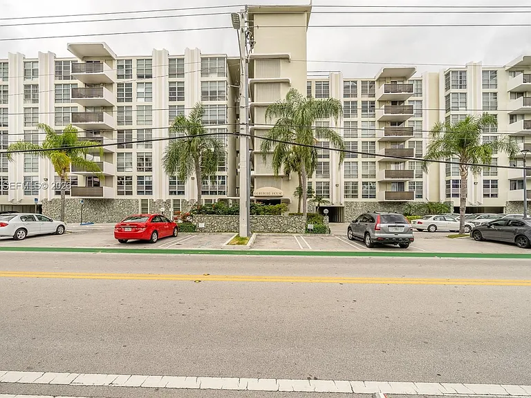 9800 W Bay Harbor Dr #308 — Photo 1