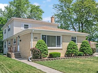 9329 Cameron Ln, Morton Grove, IL 60053