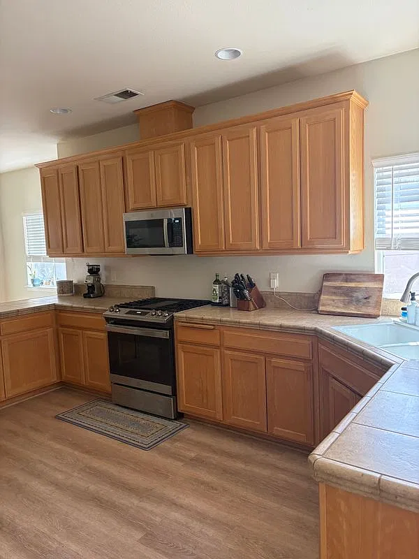 3 bed, 2.0 bath, 1718 sqft, $2,500 — Photo 3