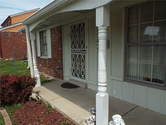 4th image of 3213 Arbutus Dr