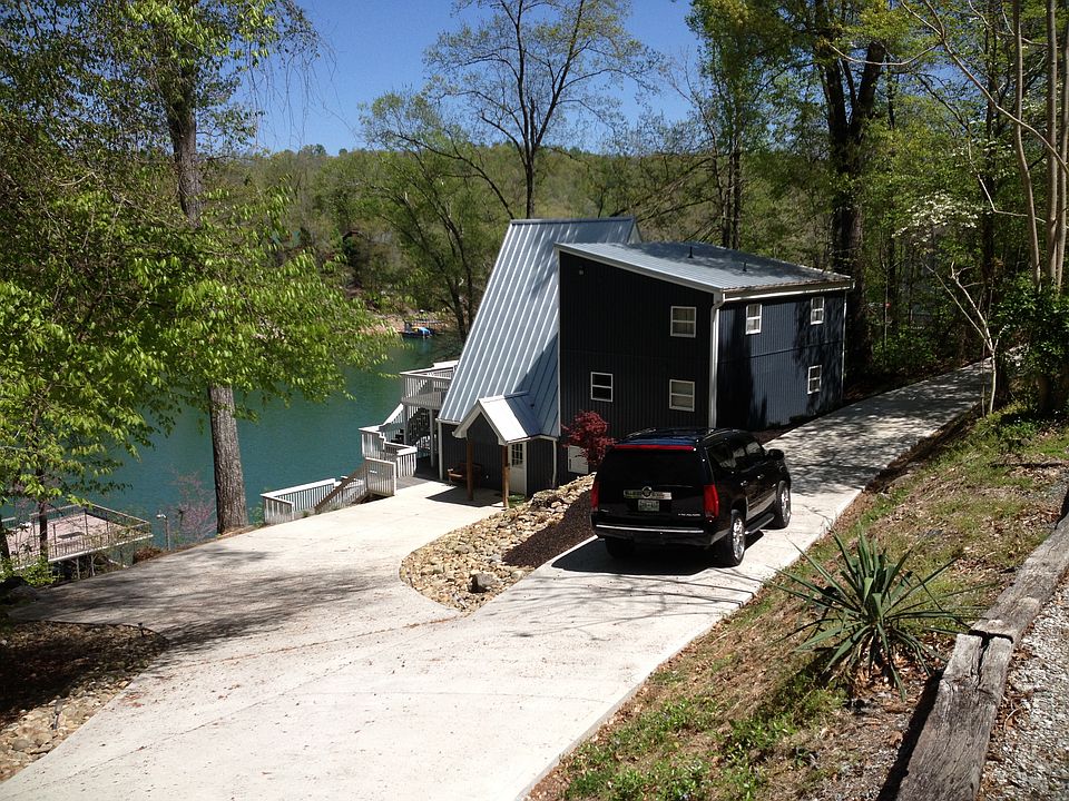 2nd image of 821 Yoakum Hollow Rd