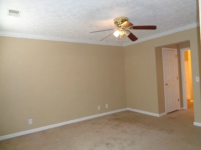 2320 Hayward Ln — Photo 8