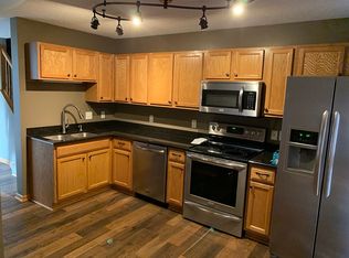 2820 Coach Pl, Chanhassen, MN 55317