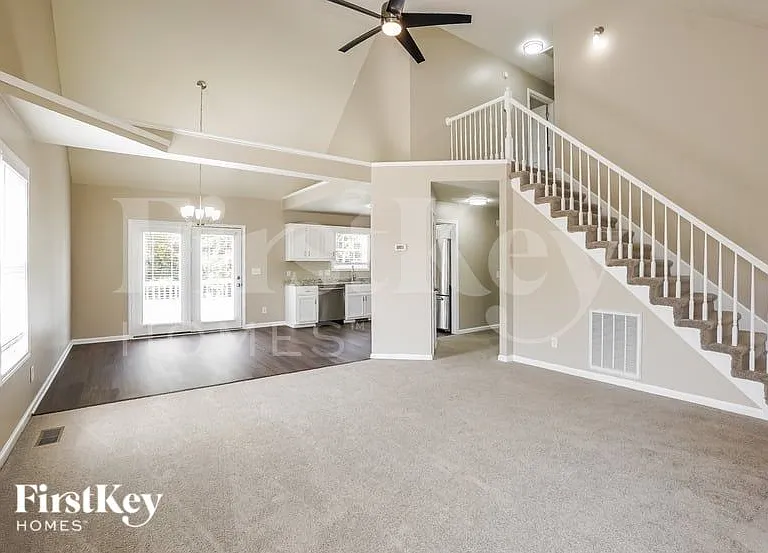 3508 Clover Hill Dr — Photo 3