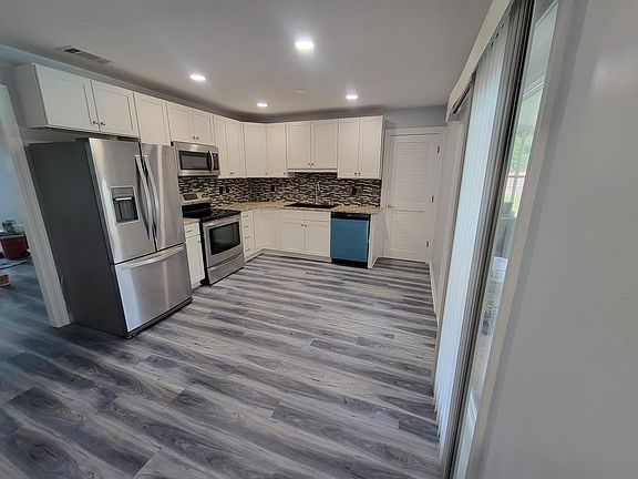 4th image of 427 Woodrow St NE