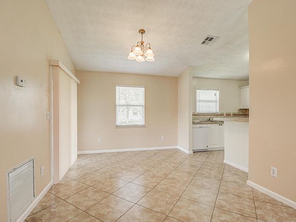 5th image of 267 SW Crescent Ave