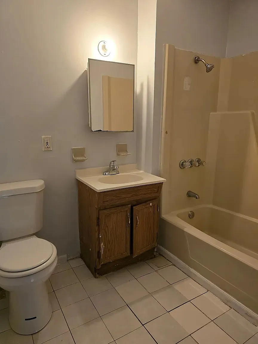 3 bed, $2,000 — Photo 1
