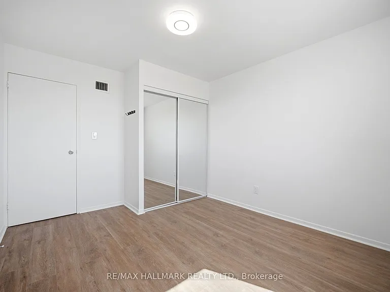 3025 The Credit Woodlands #314 — Photo 20