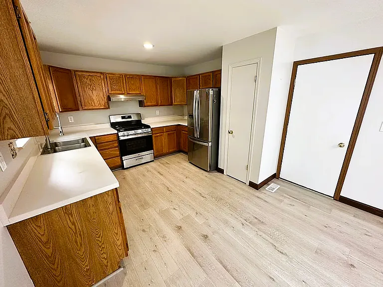 10437 Cable Ave — Photo 6